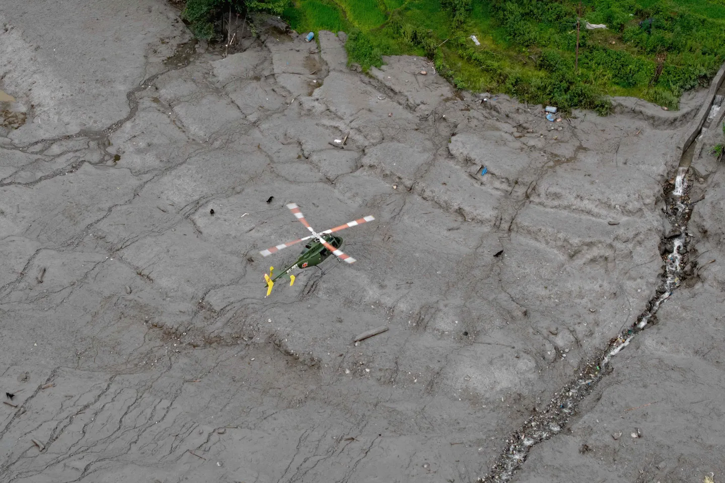 Helikopter gagal kesan 17 rakyat Malaysia hilang di Nepal
