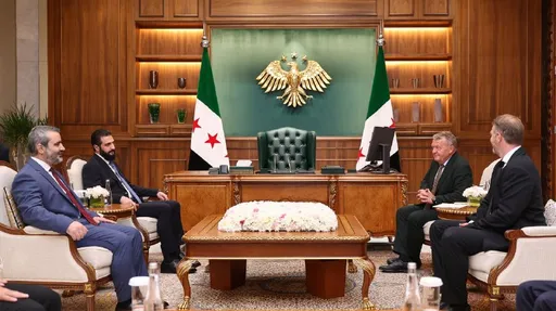 الرئيس السوري يبحث مع وزير خارجية الدنمارك التعاون في مجالات التعافي وإعادة الإعمار
