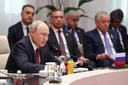 Putin: Qurolli mojarolarni keltirib chiqarayotgan omillarni bartaraf etish
