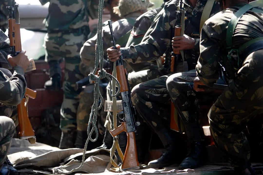 सिकंदराबाद सैन्य बटालीयन से 4 AK-203 समेत 12 हथियार चोरी, कैंटोनमेंट क्षेत्र में हाई अलर्ट