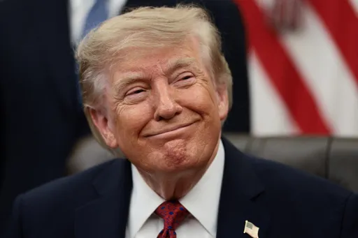 Через Ормузский пролив ежедневно проходят около 30 танкеров - Трамп