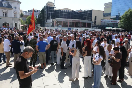 Градоначалниците на неколку општини протестираат пред Владата на Косово