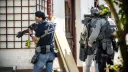 Ongekend geweld in Overasselt: beveiliger gedood, twee agenten gewond en 34 aanhoudingen