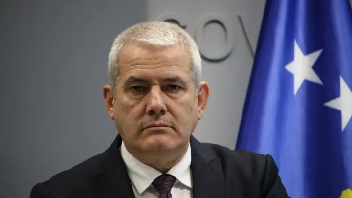 Kosovë, gjykata shpall ministrin Xhelal Sveçla fajtor për përdorimin e gazit lotsjellës në Kuvend