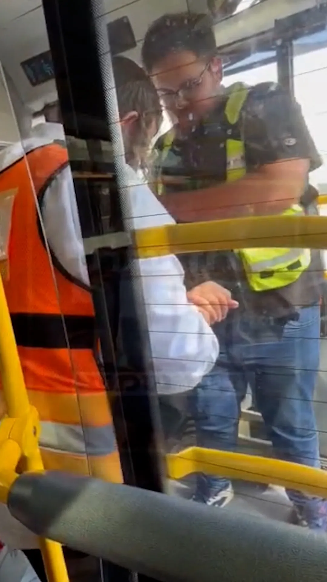 Sopir bus asal Palestina dilarikan ke rumah sakit setelah diserang oleh warga Israel