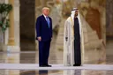 ترمب وبن زايد يبحثان تطورات الشرق الأوسط وجهود خفض التوتر