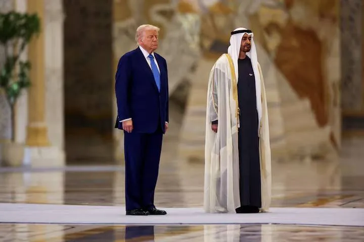 ترمب وبن زايد يبحثان تطورات الشرق الأوسط وجهود خفض التوتر