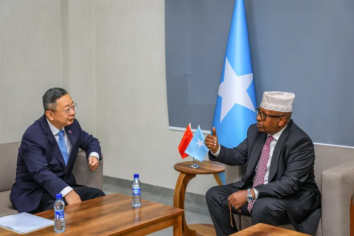 Soomaaliya iyo Shiinaha oo ka Wada Hadlay Iskaashiga Amniga iyo Difaaca