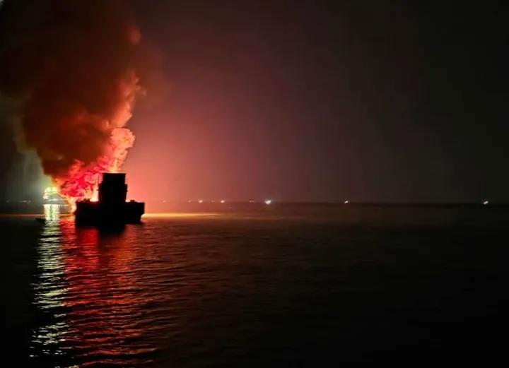 Dua ABK tewas dalam kebakaran kapal pengangkut bahan kimia di Sulawesi Tenggara