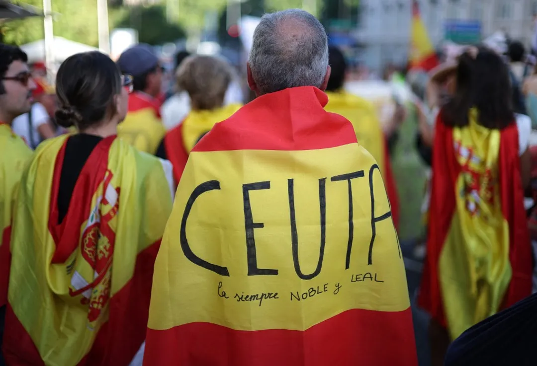 Manifestation de soutien à Ceuta: des milliers d’Espagnols pointent du doigt le gouvernement