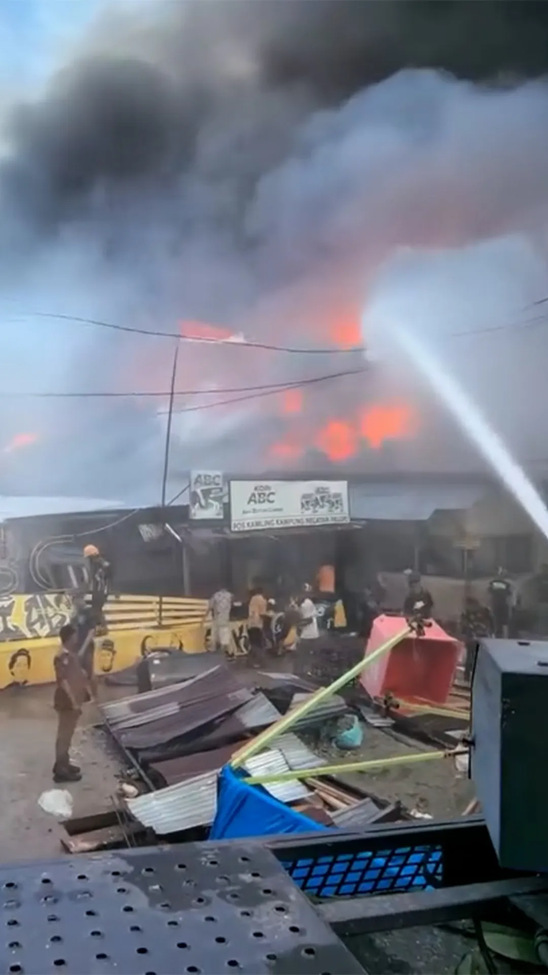 Api lahap 600 rumah di Kampung Nelayan Jayapura, 560 KK mengungsi