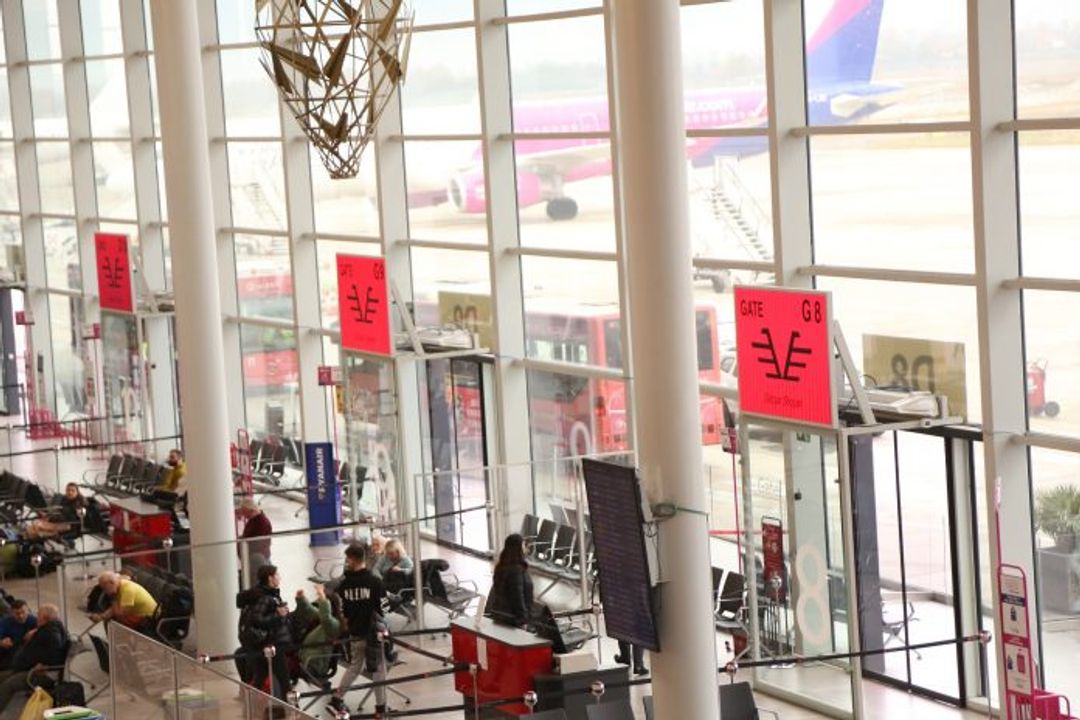 Aeroporti i Tiranës kryeson në rajon me 6 milionë pasagjerë në 6 muaj