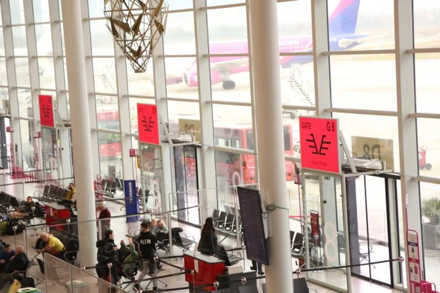 Aeroporti i Tiranës kryeson në rajon me 6 milionë pasagjerë në 6 muaj