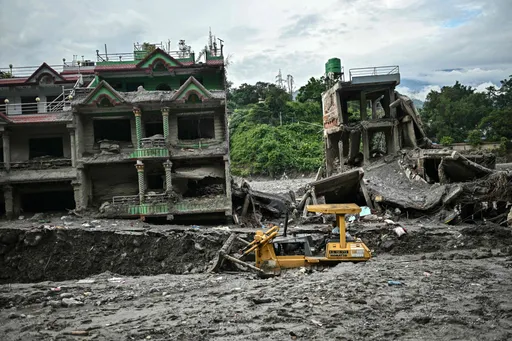 Broj poginulih u poplavama na nepalsko-kineskoj granici porastao na 1.400, više od 5.800 nestalih