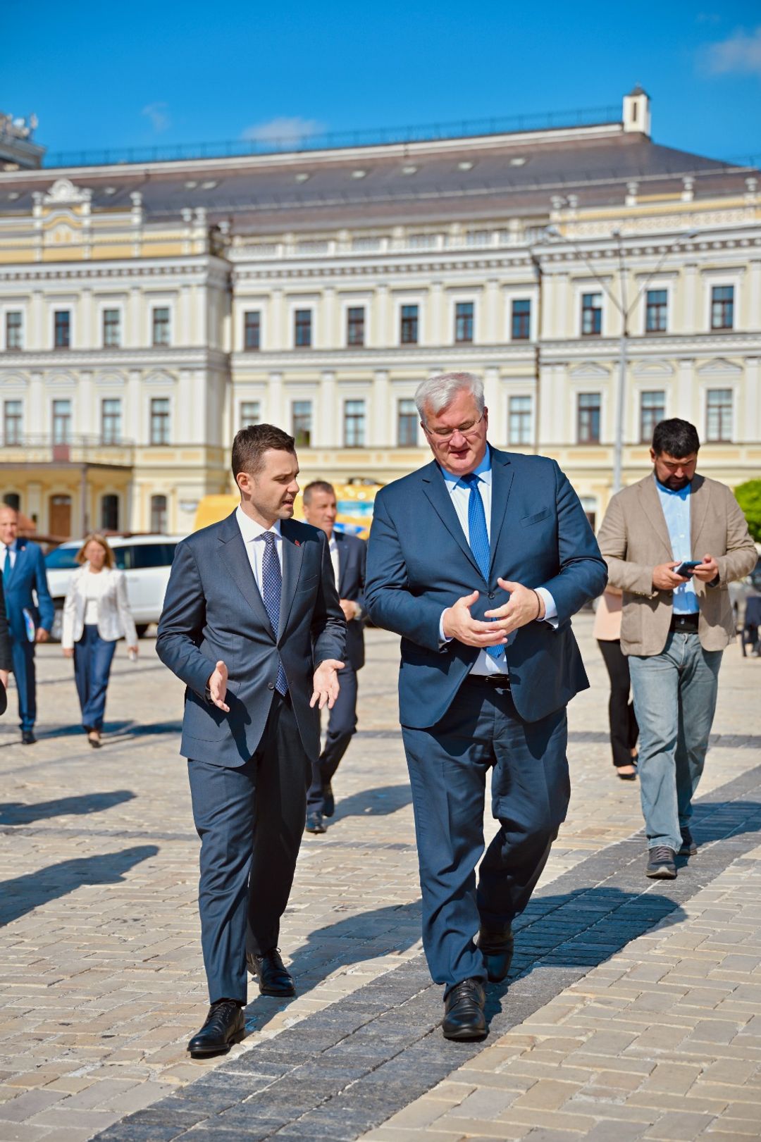 Mucunski viziton Ukrainën  rikonfirmon mbështetjen për sovranitetin dhe integritetin territorial