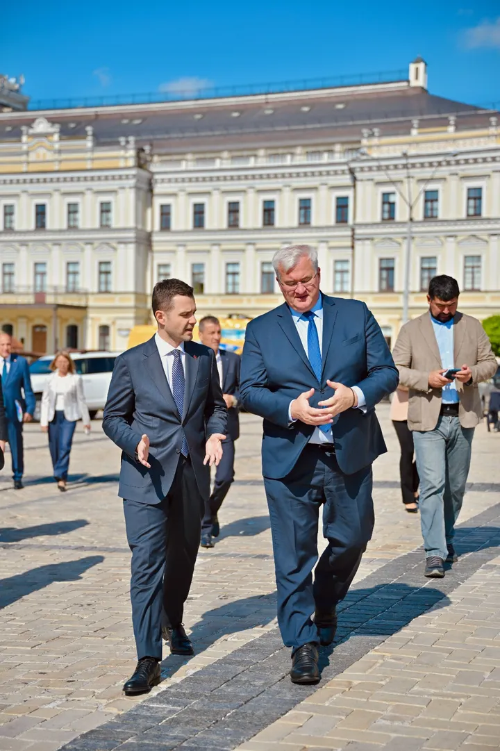 Mucunski viziton Ukrainën, rikonfirmon mbështetjen për sovranitetin dhe integritetin territorial