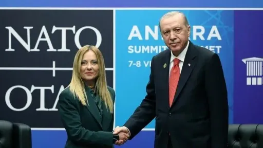 Erdoğan përgëzon Melonin për mandatin rekord në krye të qeverisë italiane