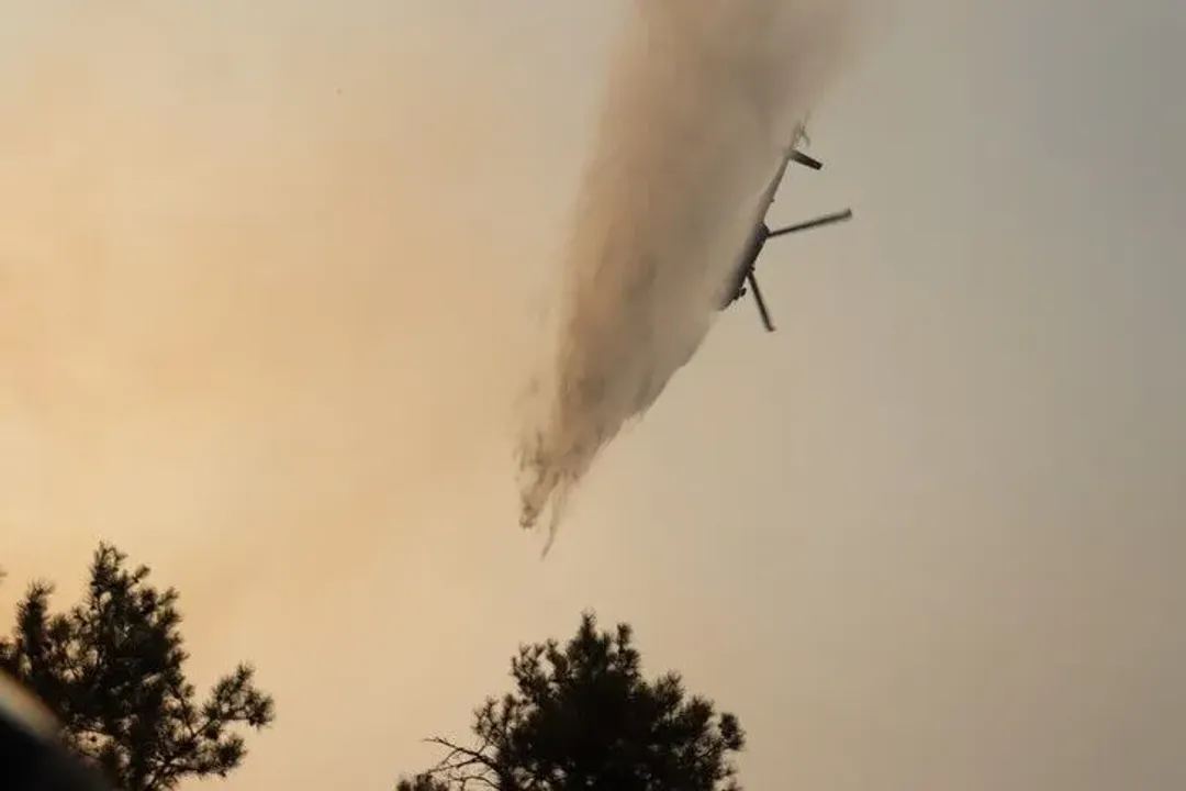 Shqipëria vijon operacionet kundër zjarreve në disa zona