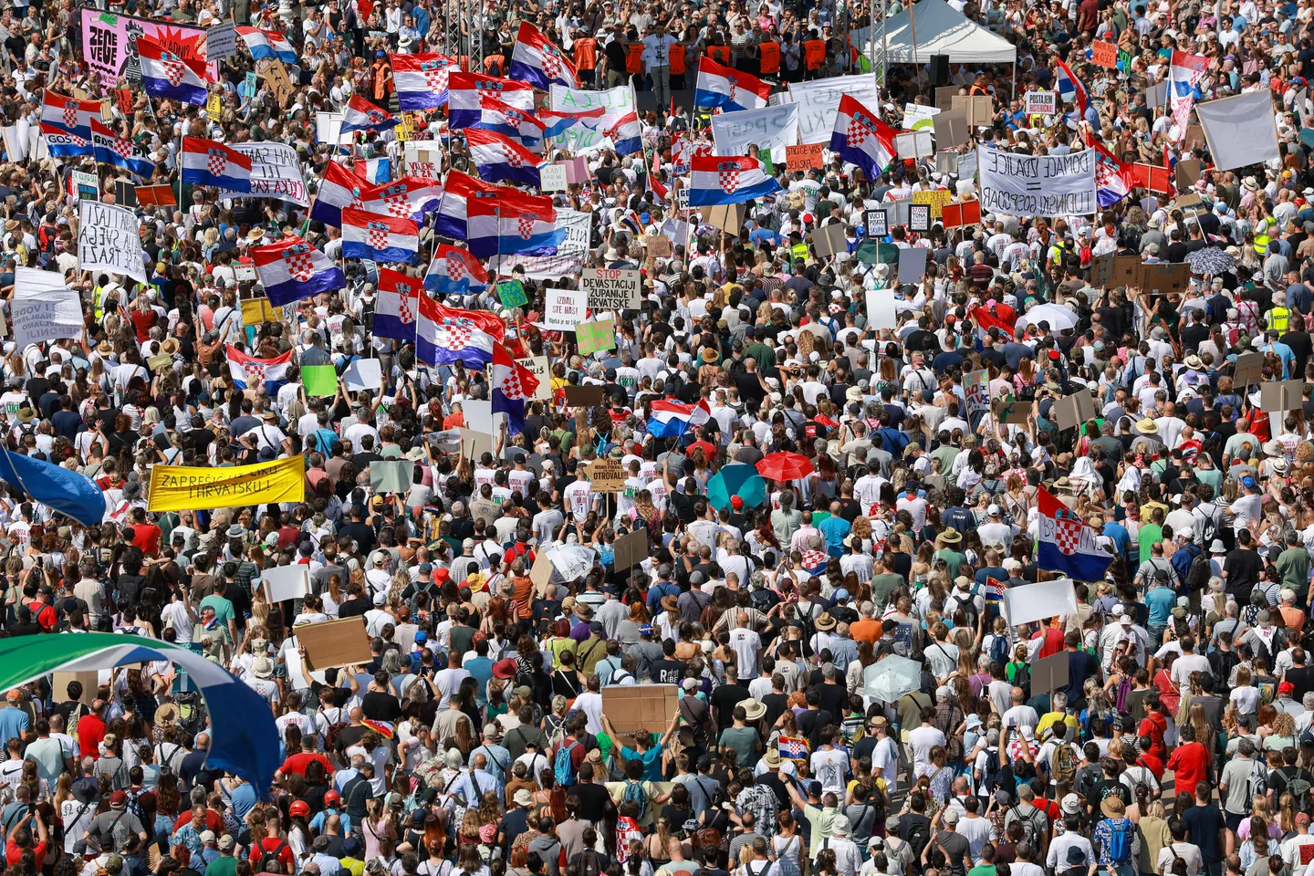 Počeo veliki protest "Hodaj za Liku, hodaj za Hrvatsku" u Zagrebu