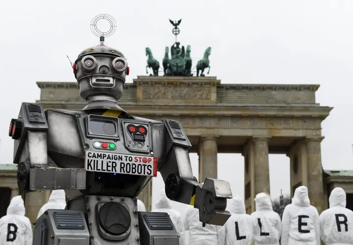 World governments agree on non-binding text on 'killer robots'