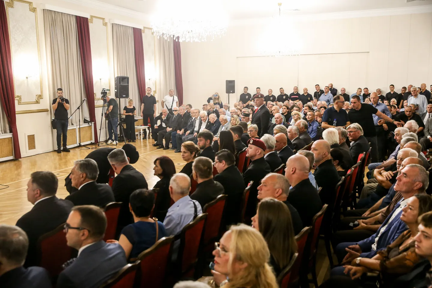 Negiranje ratnih zločina i veličanje Ratka Mladića na komemoraciji u Beogradu