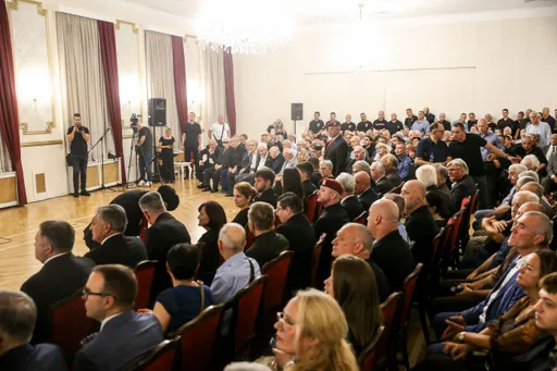 Negiranje ratnih zločina i veličanje Ratka Mladića na komemoraciji u Beogradu
