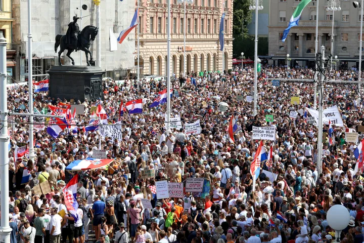 Deseci hiljada građana na protestu "Hodaj za Liku, hodaj za Hrvatsku" u Zagrebu