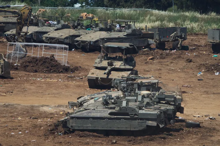 Israel considers new 'security zone' up to 4 km inside Lebanon — report