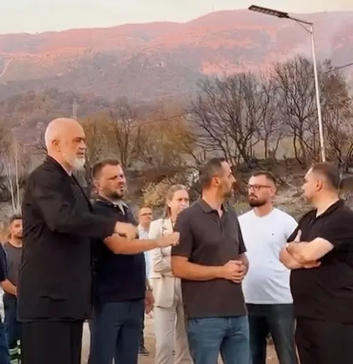 Rama viziton Himarën e prekur nga zjarri: “Ç’nuk na vret na bën më t’fortë”