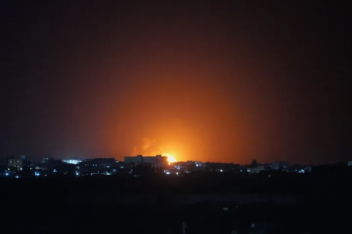 Yemeni army strikes Houthi military camp in northern Al-Jawf
