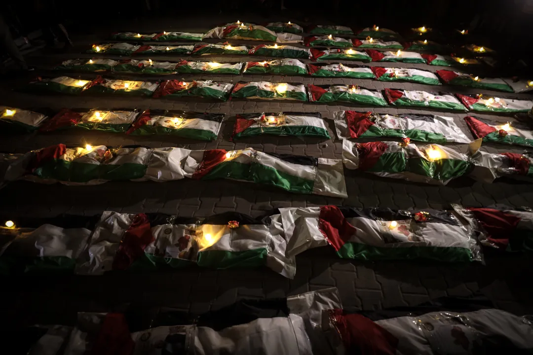 Familias de Gaza recuperan los restos de 100 seres queridos bajo los escombros del genocidio israelí