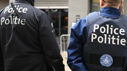 Džamija u Belgiji oskrnavljena kukastim krstovima, porukama mržnje i psećim izmetom
