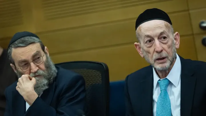 טלטלה פוליטית בבני ברק: מנהיגי התנועה הליטאית הדיחו את חברי הכנסת הוותיקים גפני ומקלב