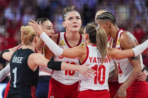 المنتخب التركي يتوج بلقب بطولة أوروبا للكرة الطائرة للسيدات.. والرئيس أردوغان يهنئ