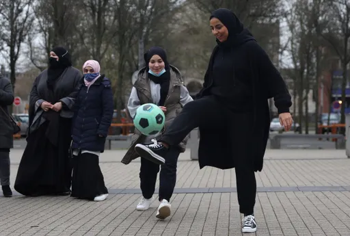 France: nouvelle polémique sur l’abaya à l’école