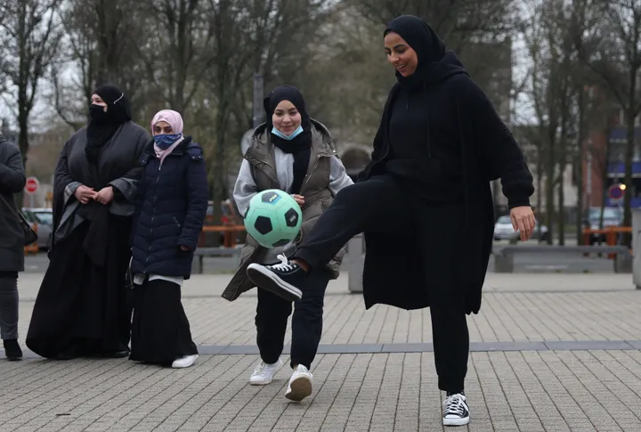 France: nouvelle polémique sur l’abaya à l’école