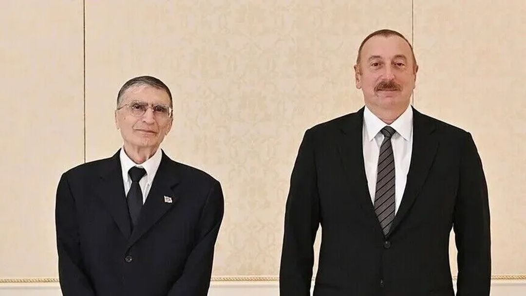 رئيس أذربيجان يمنح عالم الكيمياء التركي الحاصل على نوبل سانجار وسام "الشهرة"