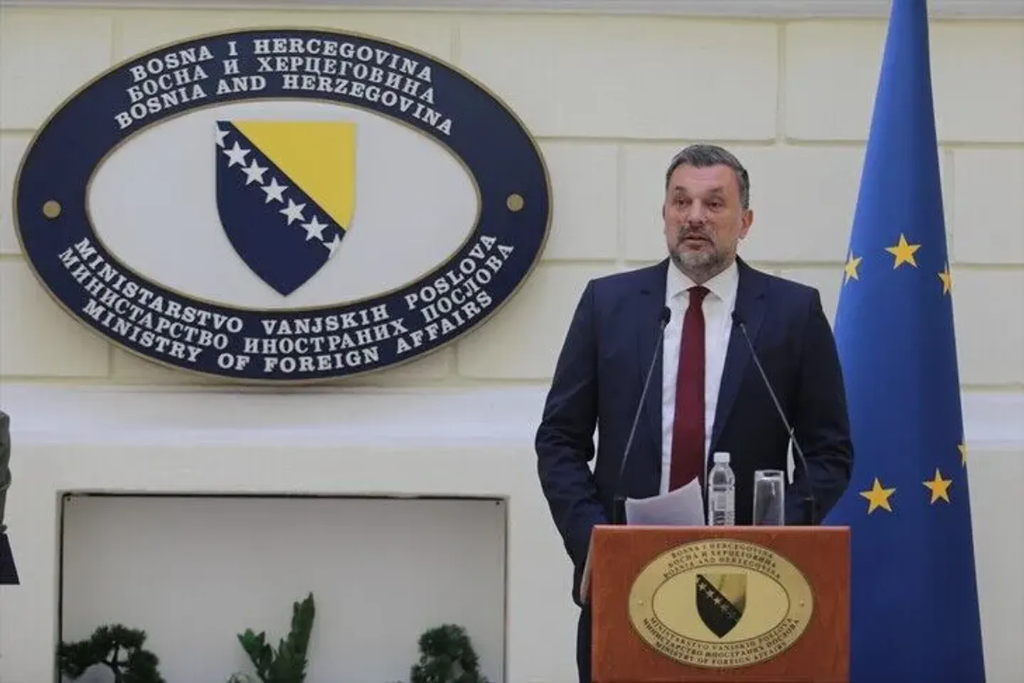 BeH-ja do t’i reduktojë komunikimet me Serbinë pas glorifikimit të Mlladiqit