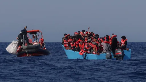 More than 1,000 migrants rescued off west Africa in a week, says MSF