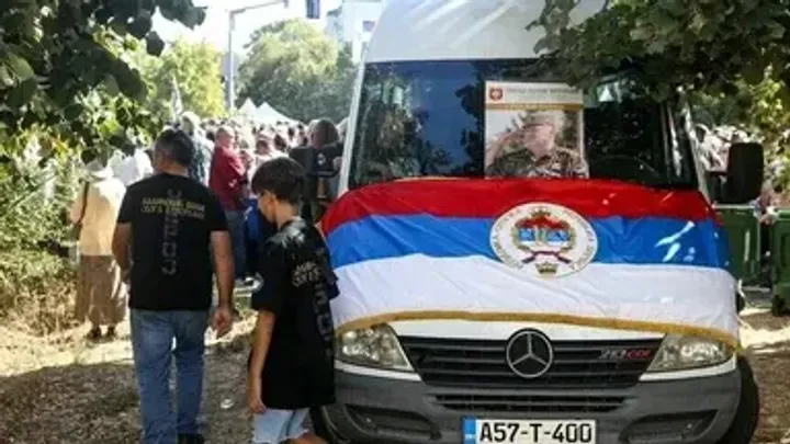 BE-ja dënon ceremoninë mortore për “Kasapin e Bosnjës” Ratko Mlladiq