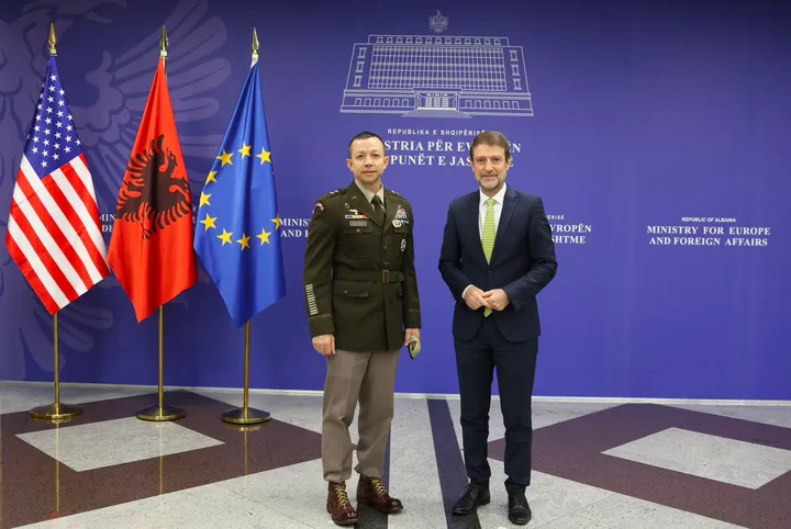 Hoxha: Shqipëria e vendosur t'i mbështetesë përpjekjet për paqe në Lindjen e Mesme
