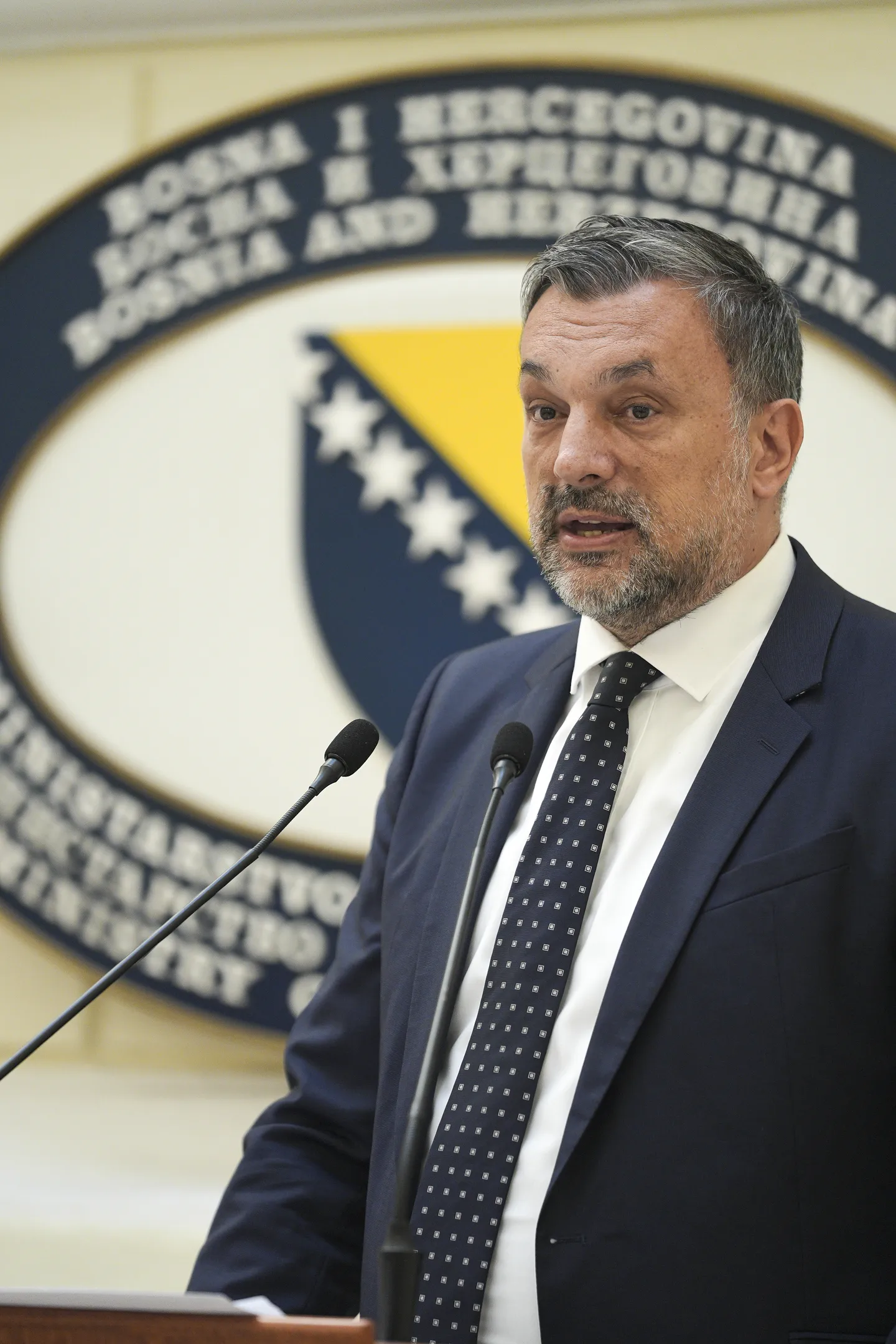 Konakoviq: BeH-ja dëbon dy diplomatë të Serbisë, kanë 48 orë për ta lëshuar vendin