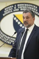 Konakoviq: BeH-ja dëbon dy diplomatë të Serbisë, kanë 48 orë për ta lëshuar vendin
