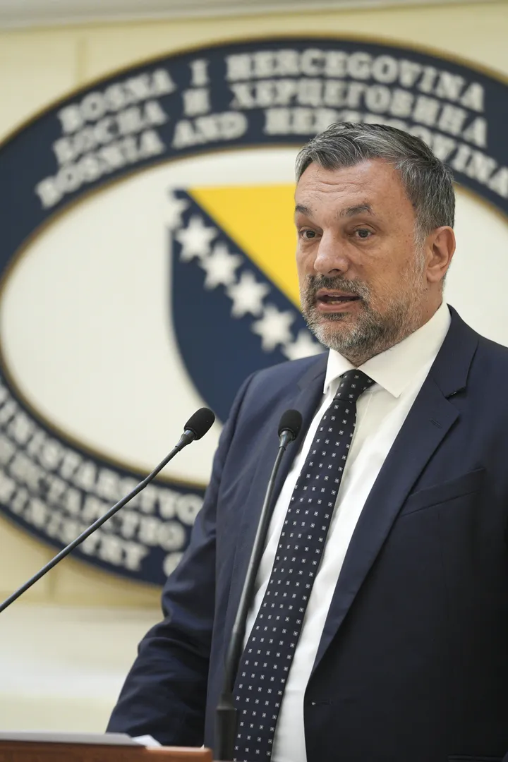 Konakoviq: BeH-ja dëbon dy diplomatë të Serbisë, kanë 48 orë për ta lëshuar vendin