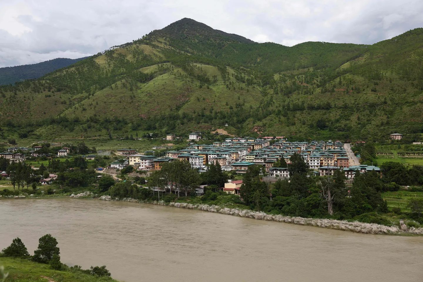 भूटान में हिमनद झील फटने से अचानक आई बाढ़, पश्चिम बंगाल और असम में हाई अलर्ट