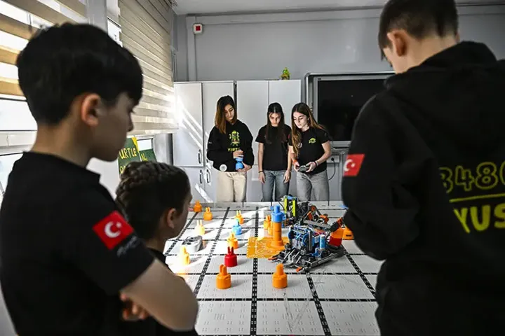 Türkiye kryeson në OECD me pikë të larta në PISA 2025