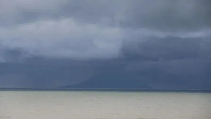 U toku potraga za osam osoba nestalih u blizini ostrva Anak Krakatau u Indoneziji, uključujući i snimatelja Anadolu