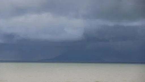U toku potraga za osam osoba nestalih u blizini ostrva Anak Krakatau u Indoneziji, uključujući i snimatelja Anadolu