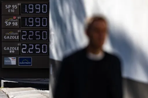 Les prix du carburant poussent les Français vers la pauvreté