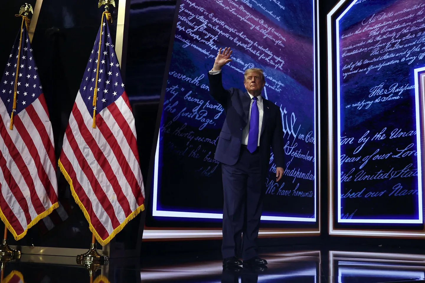 Трамп вети по 5.000 долари за секој граѓанин ако републиканците победат на средорочните избори